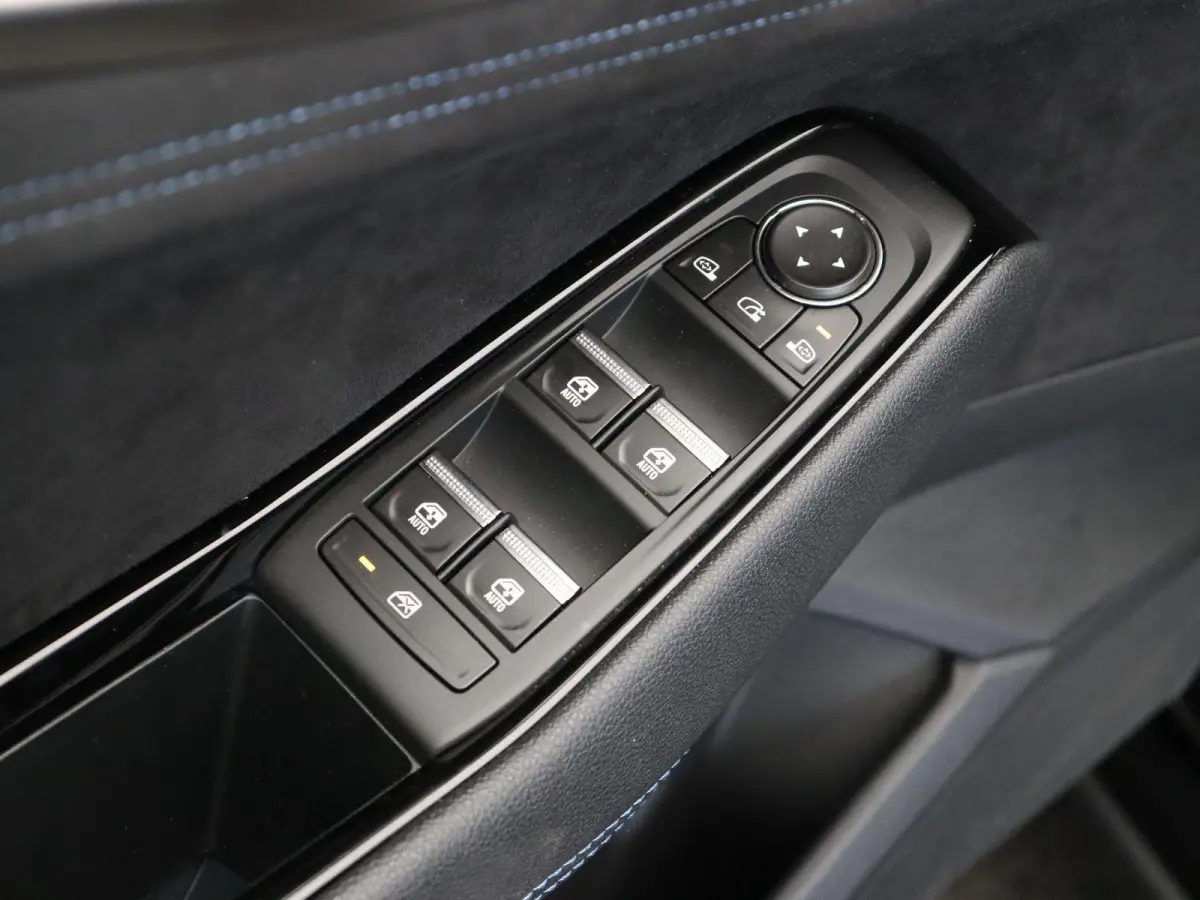 1.2 E-Tech full hybrid 200 iconic esprit Alpine | Facelift | Stoel-stuurverwarming | Adaptieve cruise control | Elektrisch bedienbare stoelen | Navigatie |