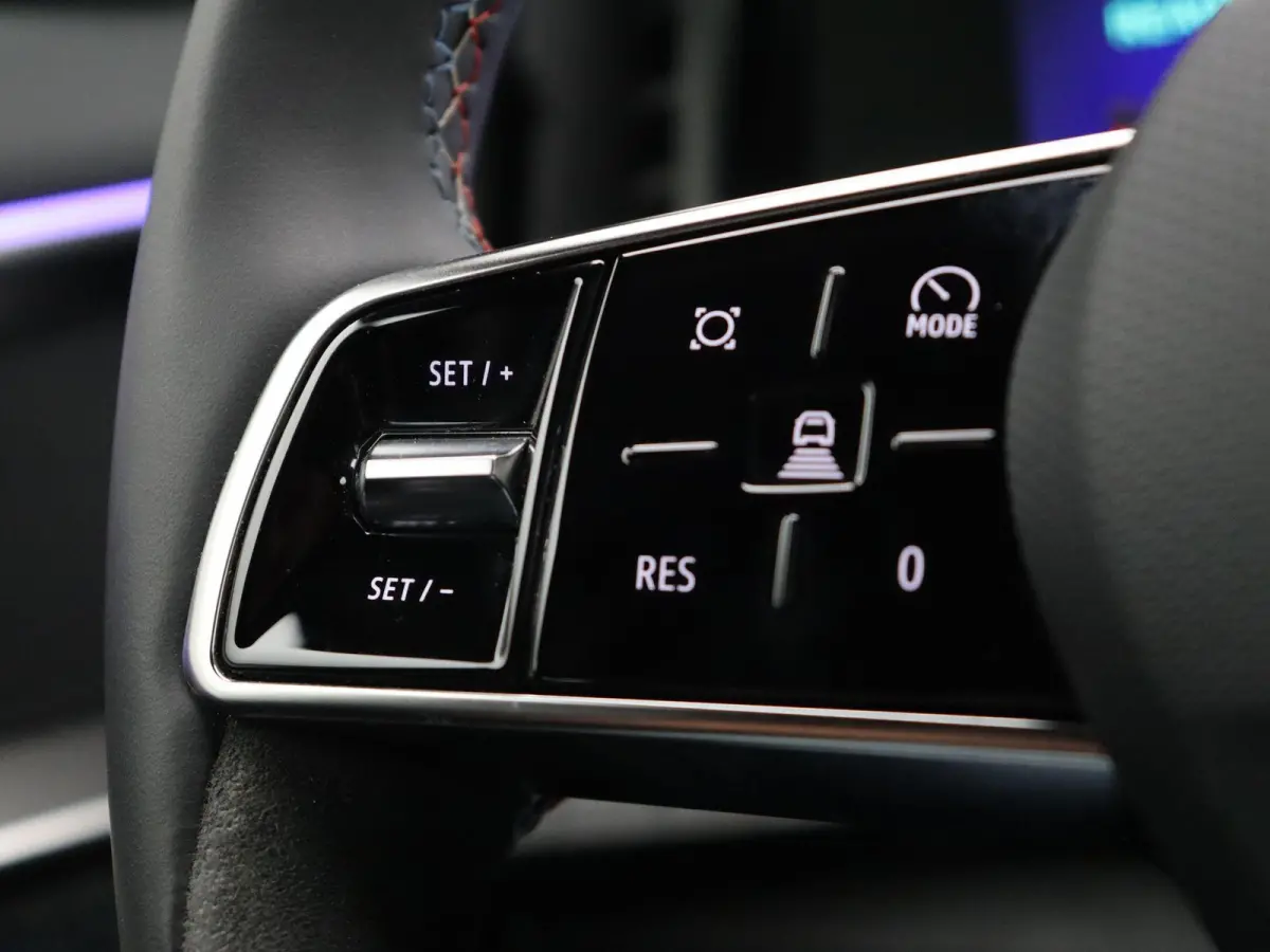 1.2 E-Tech full hybrid 200 iconic esprit Alpine | Facelift | Stoel-stuurverwarming | Adaptieve cruise control | Elektrisch bedienbare stoelen | Navigatie |