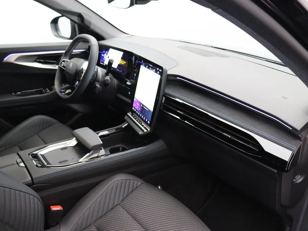 1.2 E-Tech full hybrid 200 iconic esprit Alpine | Facelift | Stoel-stuurverwarming | Adaptieve cruise control | Elektrisch bedienbare stoelen | Navigatie |