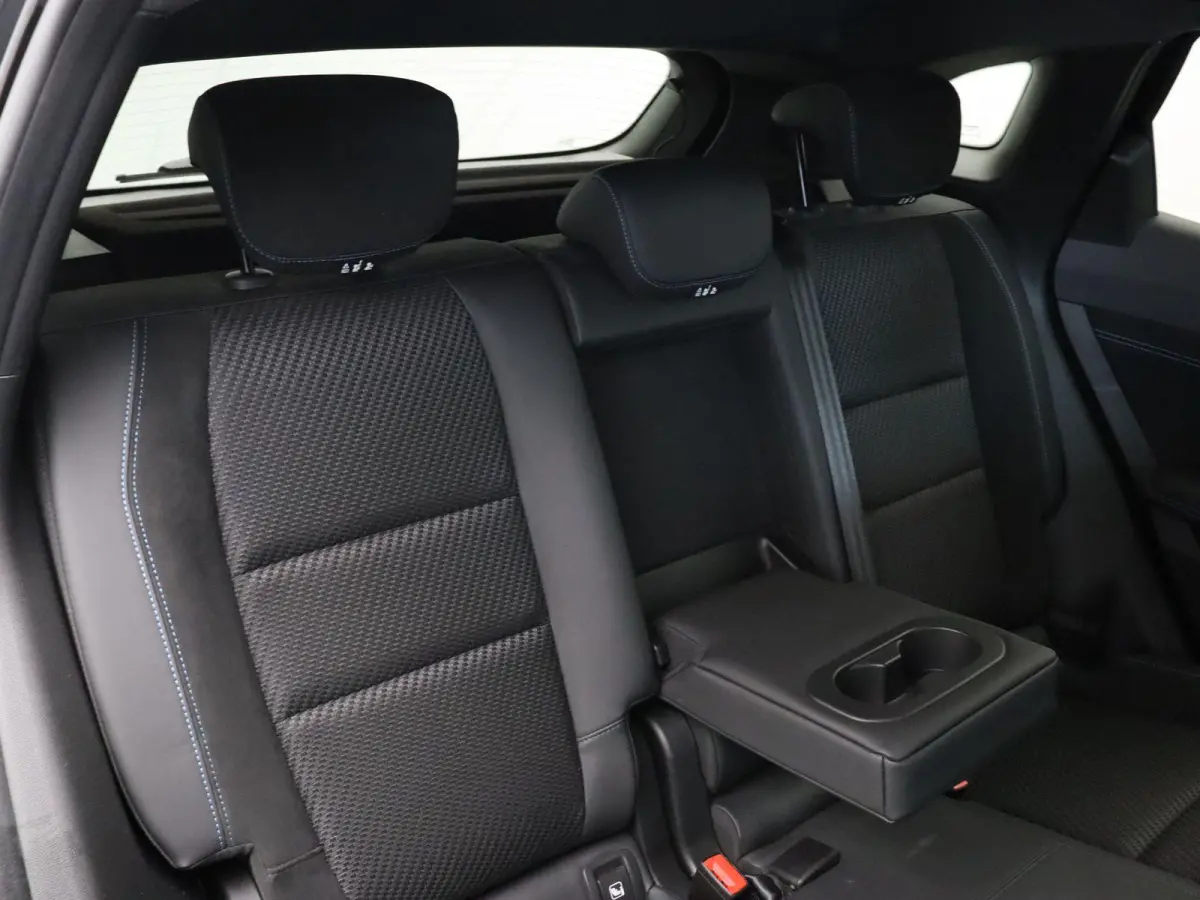 1.2 E-Tech full hybrid 200 iconic esprit Alpine | Facelift | Stoel-stuurverwarming | Adaptieve cruise control | Elektrisch bedienbare stoelen | Navigatie |