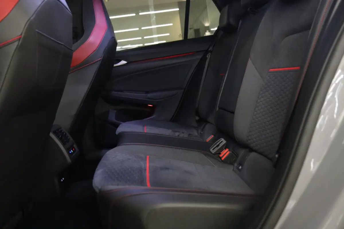 2.0 TSI GTI 45 JAHRE CLUBSPORT AKRA/PANO/CARPLAY/IQ/VOL