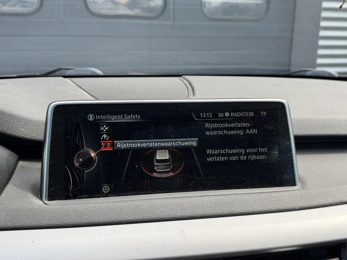 xDrive40e | Panoramadak | Head-Up Display | Camera | Elektrische Trekhaak | Elektrische Achterklep |