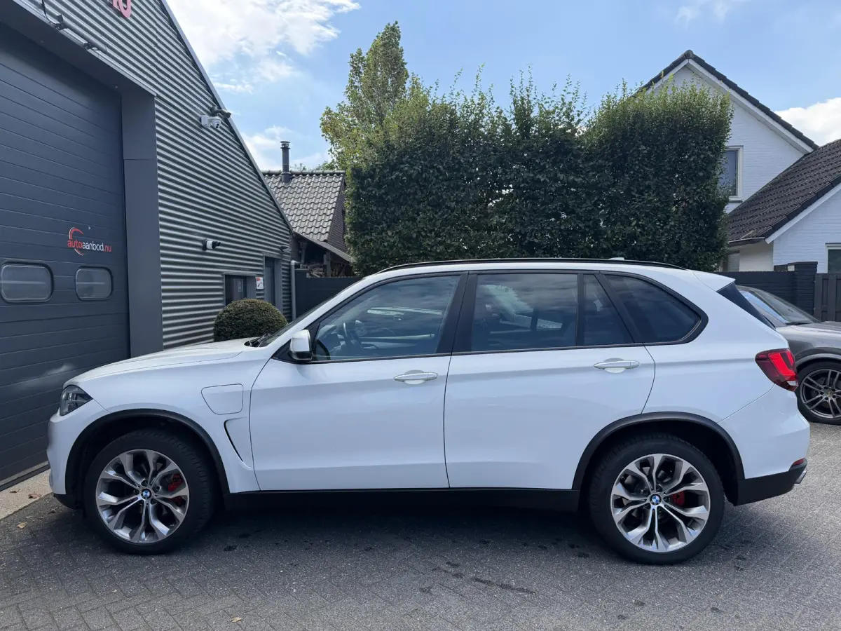 xDrive40e | Panoramadak | Head-Up Display | Camera | Elektrische Trekhaak | Elektrische Achterklep |