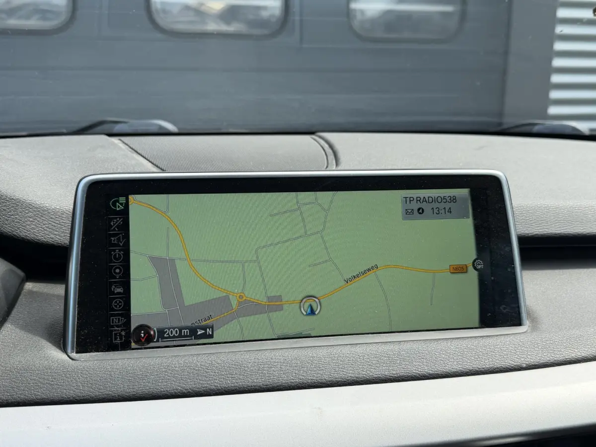 xDrive40e | Panoramadak | Head-Up Display | Camera | Elektrische Trekhaak | Elektrische Achterklep |