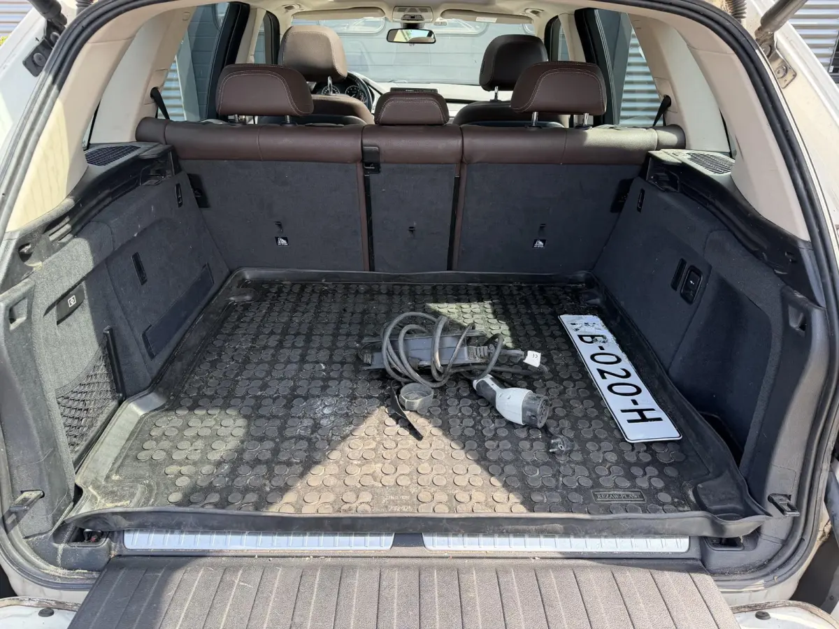 xDrive40e | Panoramadak | Head-Up Display | Camera | Elektrische Trekhaak | Elektrische Achterklep |