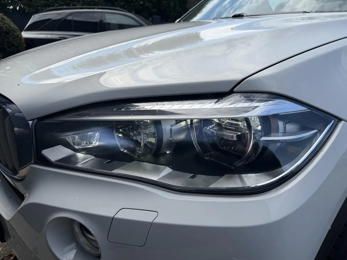 xDrive40e | Panoramadak | Head-Up Display | Camera | Elektrische Trekhaak | Elektrische Achterklep |