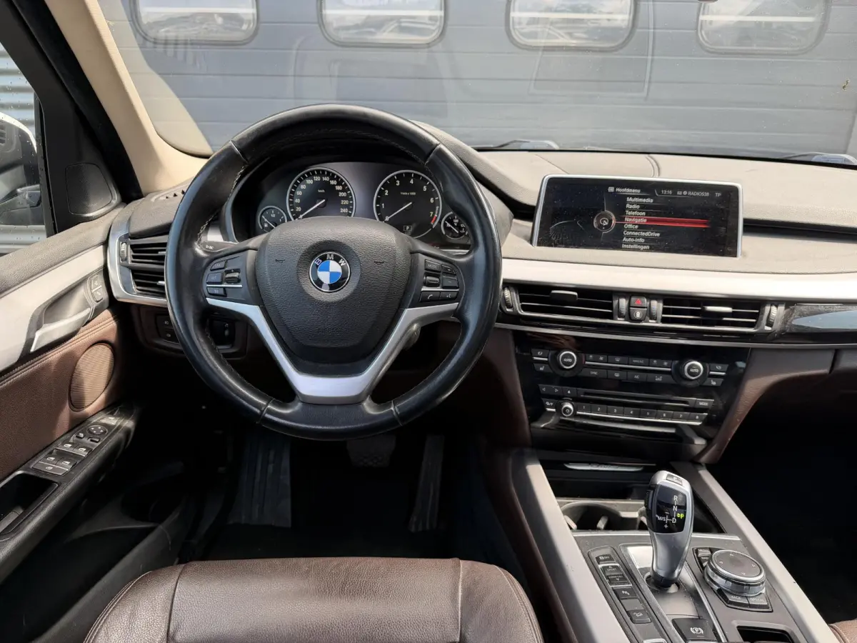 xDrive40e | Panoramadak | Head-Up Display | Camera | Elektrische Trekhaak | Elektrische Achterklep |