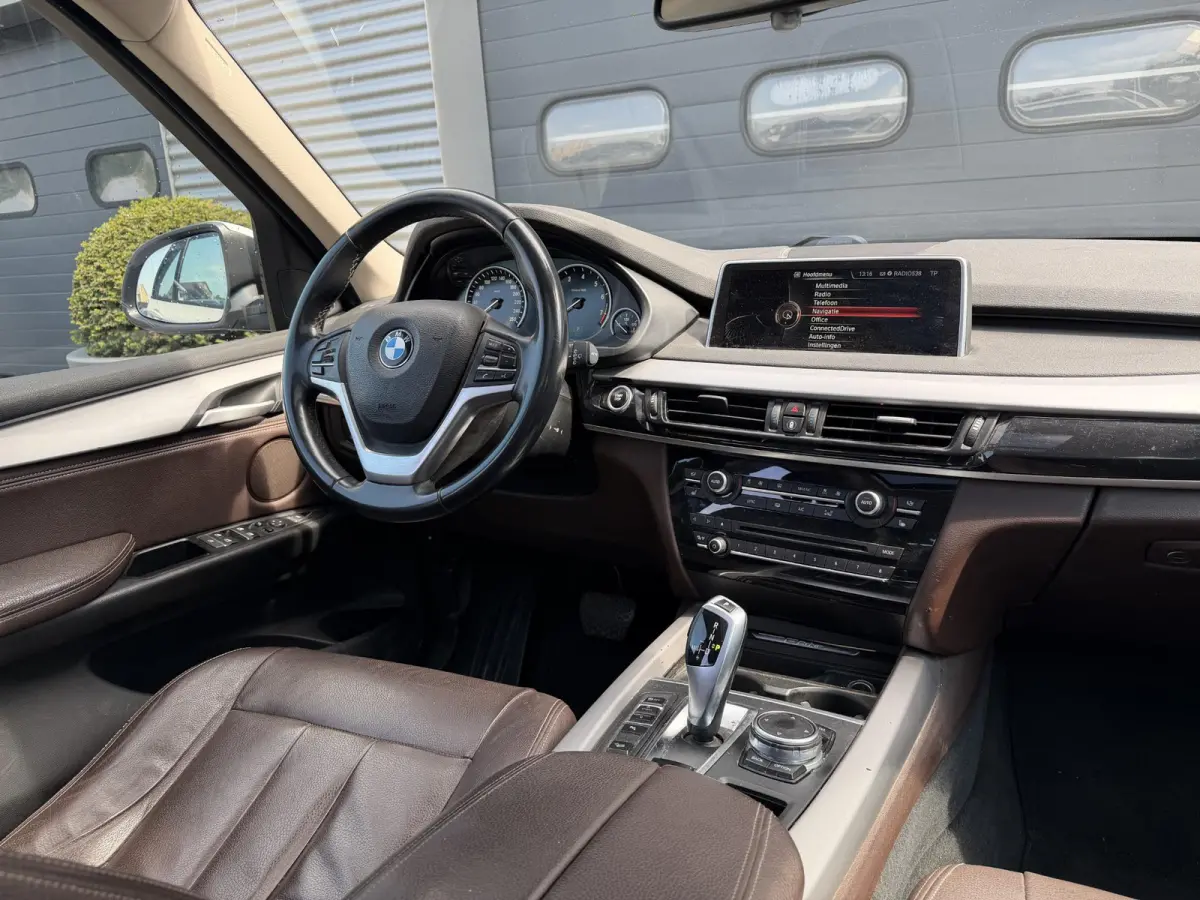 xDrive40e | Panoramadak | Head-Up Display | Camera | Elektrische Trekhaak | Elektrische Achterklep |