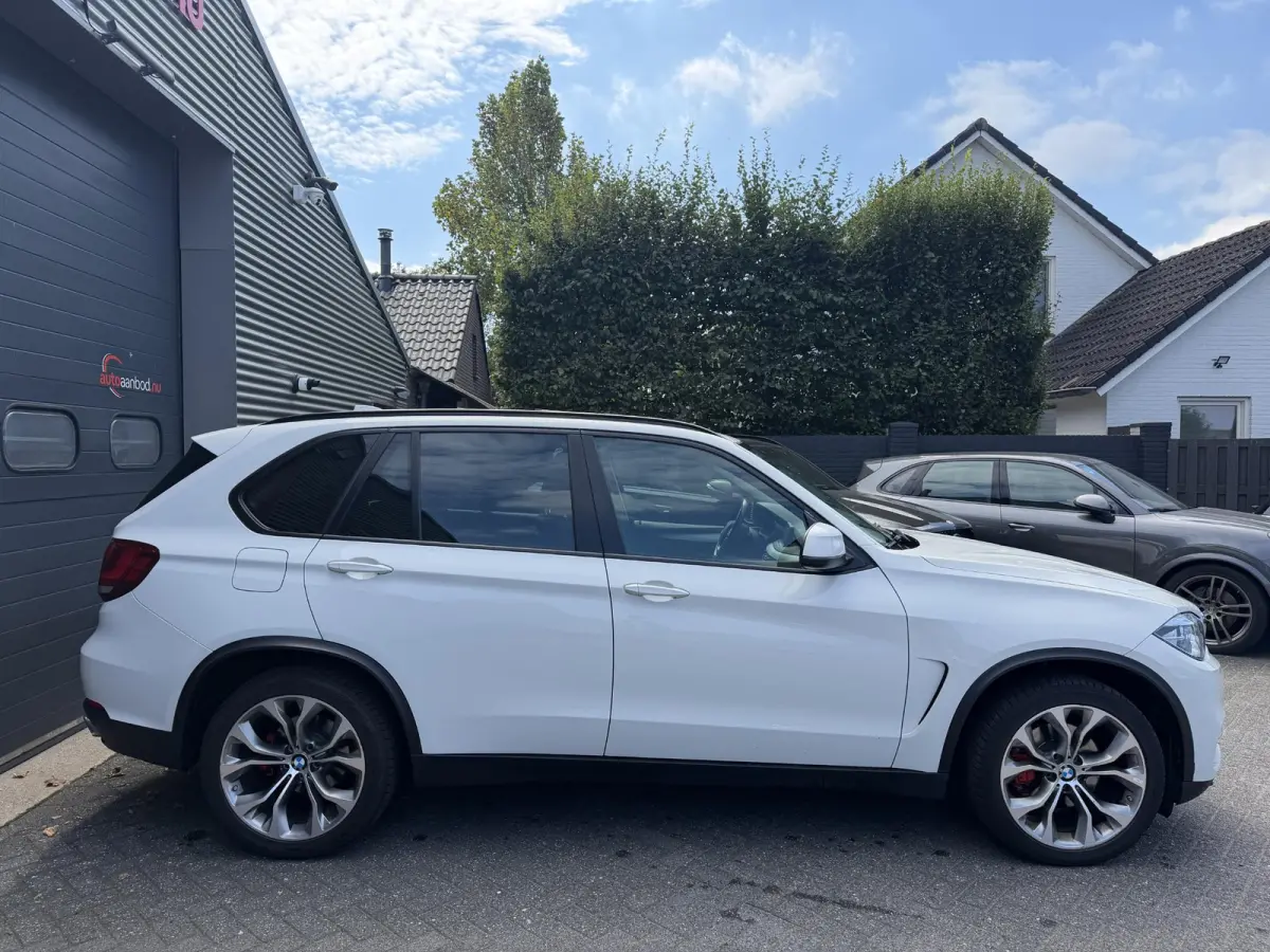 xDrive40e | Panoramadak | Head-Up Display | Camera | Elektrische Trekhaak | Elektrische Achterklep |