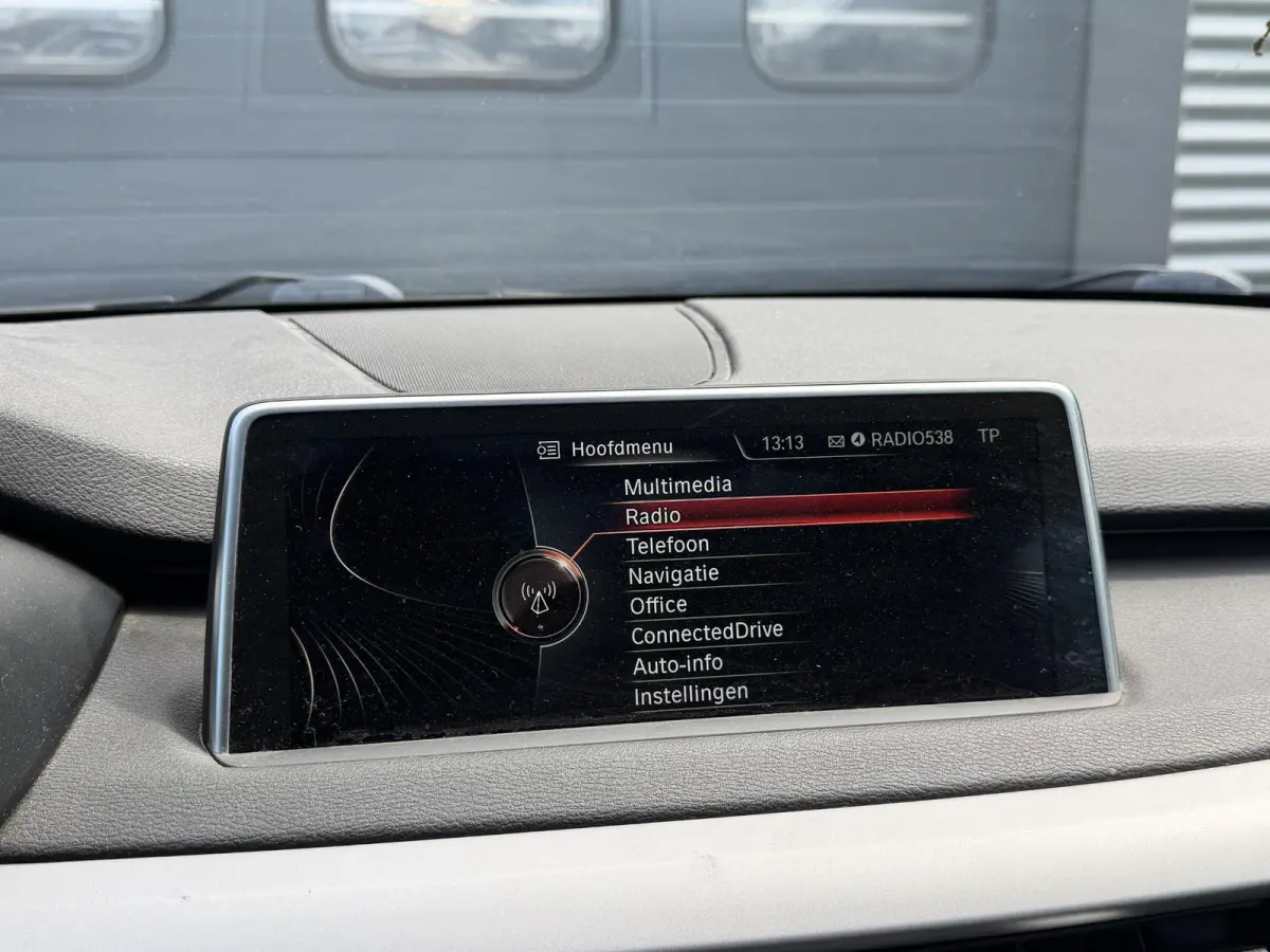 xDrive40e | Panoramadak | Head-Up Display | Camera | Elektrische Trekhaak | Elektrische Achterklep |