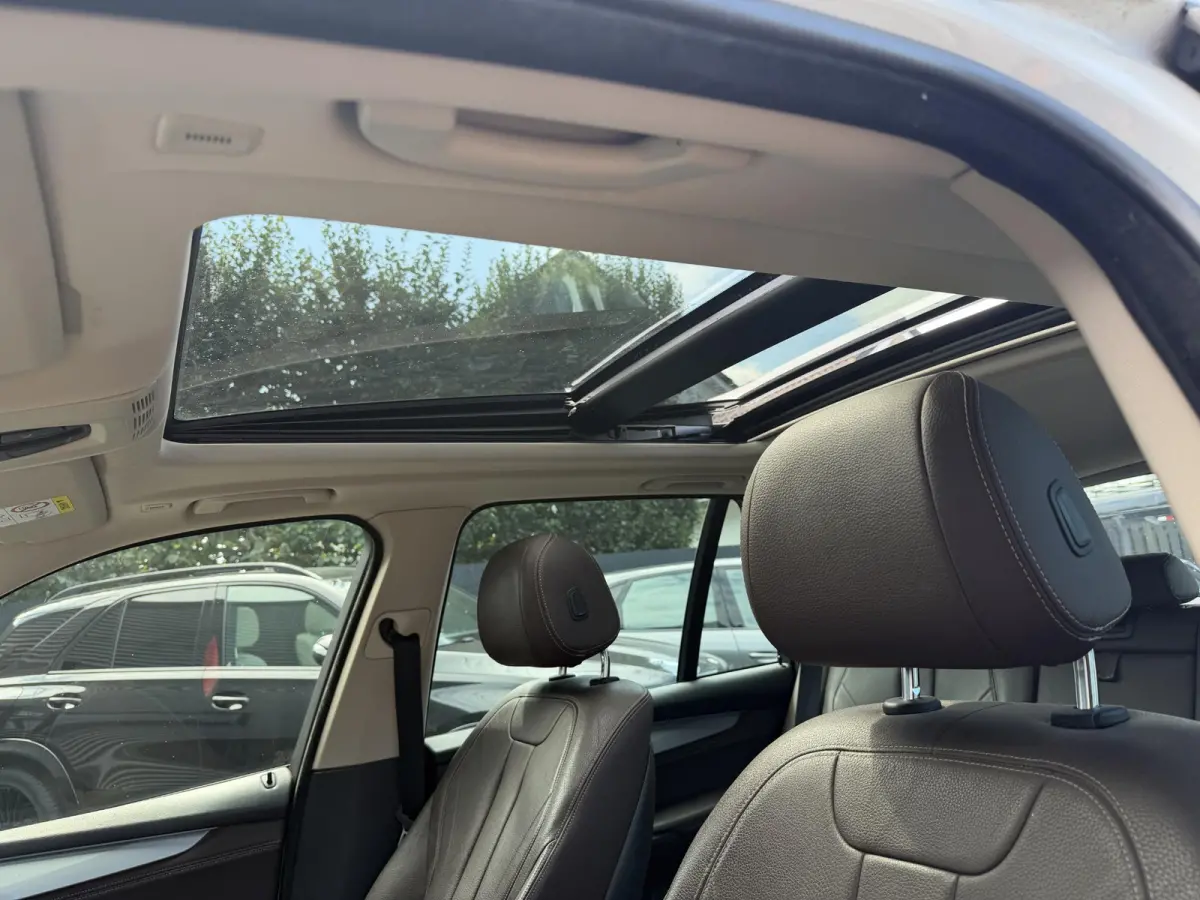 xDrive40e | Panoramadak | Head-Up Display | Camera | Elektrische Trekhaak | Elektrische Achterklep |