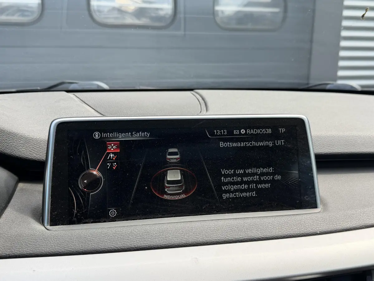 xDrive40e | Panoramadak | Head-Up Display | Camera | Elektrische Trekhaak | Elektrische Achterklep |
