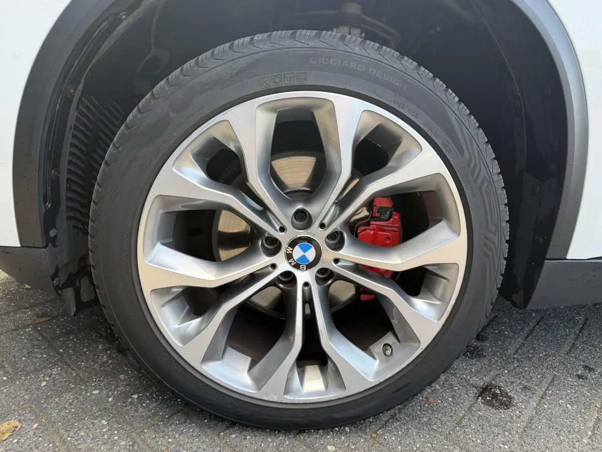 xDrive40e | Panoramadak | Head-Up Display | Camera | Elektrische Trekhaak | Elektrische Achterklep |