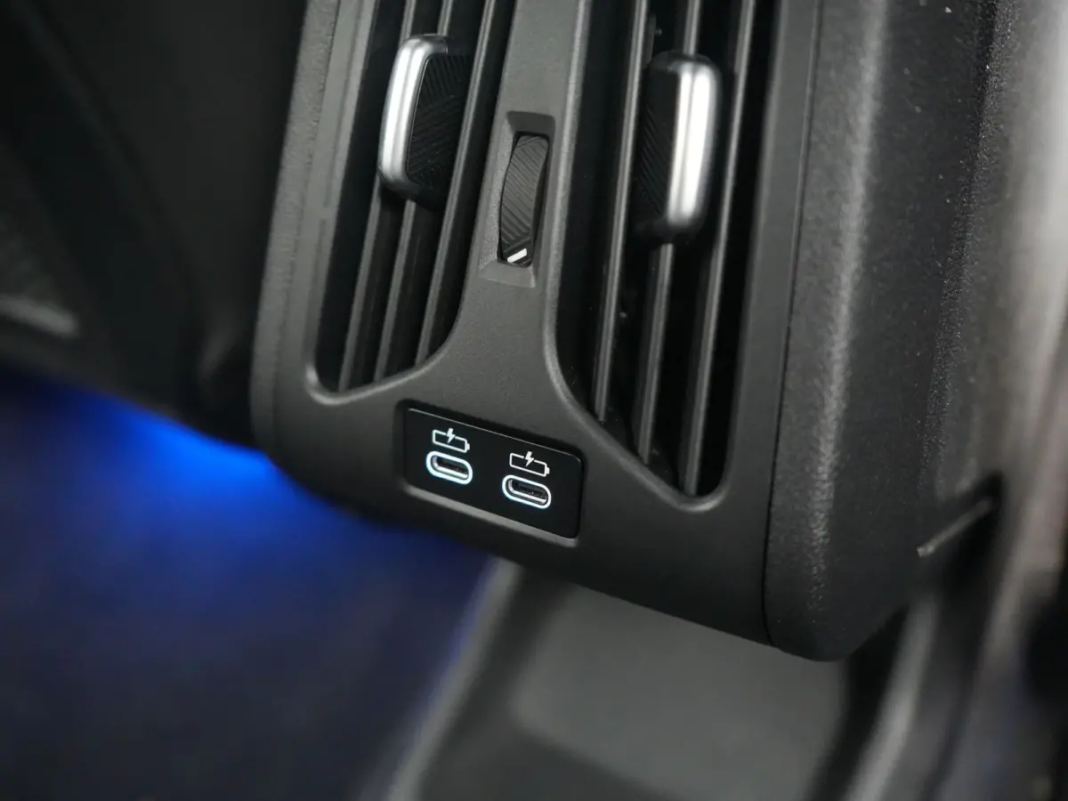 xDrive30 X Line 67 kWh 313pk Dealer O.H. | Trekhaak Af Fabriek | Adaptive Cruise | Lederen Sportstoelen Massage & Verwarmd | Camera | Adaptief M-onderstel | Blis | Sfeerverlichting | Apple C