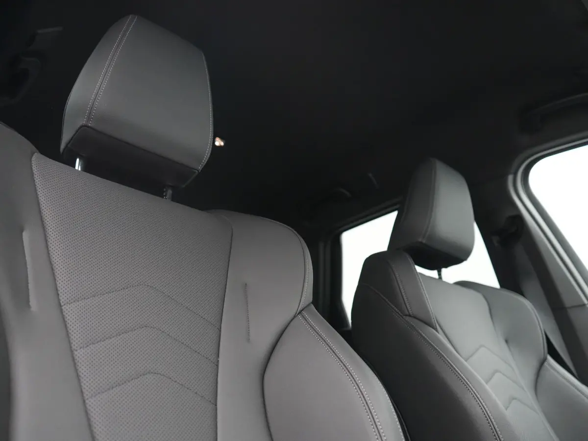 xDrive30 X Line 67 kWh 313pk Dealer O.H. | Trekhaak Af Fabriek | Adaptive Cruise | Lederen Sportstoelen Massage & Verwarmd | Camera | Adaptief M-onderstel | Blis | Sfeerverlichting | Apple C