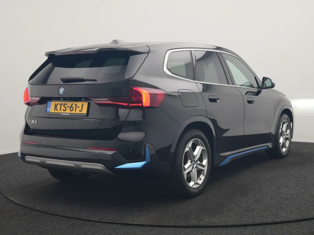xDrive30 X Line 67 kWh 313pk Dealer O.H. | Trekhaak Af Fabriek | Adaptive Cruise | Lederen Sportstoelen Massage & Verwarmd | Camera | Adaptief M-onderstel | Blis | Sfeerverlichting | Apple C