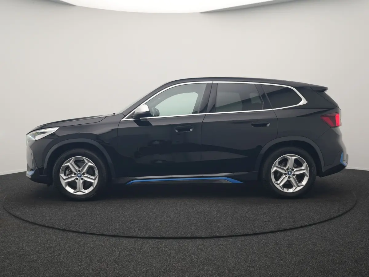 xDrive30 X Line 67 kWh 313pk Dealer O.H. | Trekhaak Af Fabriek | Adaptive Cruise | Lederen Sportstoelen Massage & Verwarmd | Camera | Adaptief M-onderstel | Blis | Sfeerverlichting | Apple C