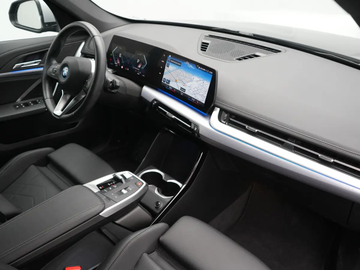 xDrive30 X Line 67 kWh 313pk Dealer O.H. | Trekhaak Af Fabriek | Adaptive Cruise | Lederen Sportstoelen Massage & Verwarmd | Camera | Adaptief M-onderstel | Blis | Sfeerverlichting | Apple C