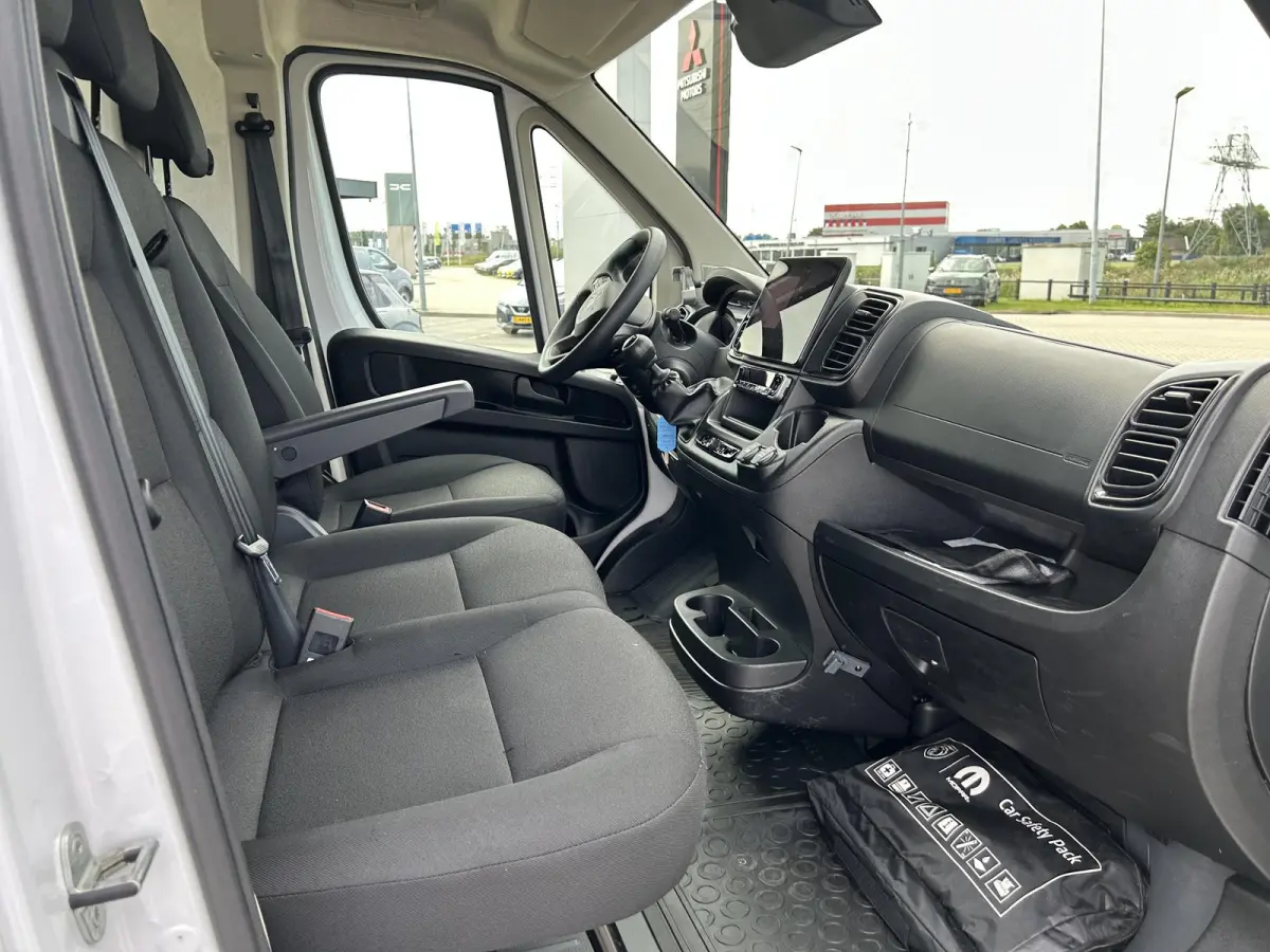 2.2 BlueHDi 120 S&S L2H2 3.3t | 2x Schuifdeur | Navigatie | Climate Control |