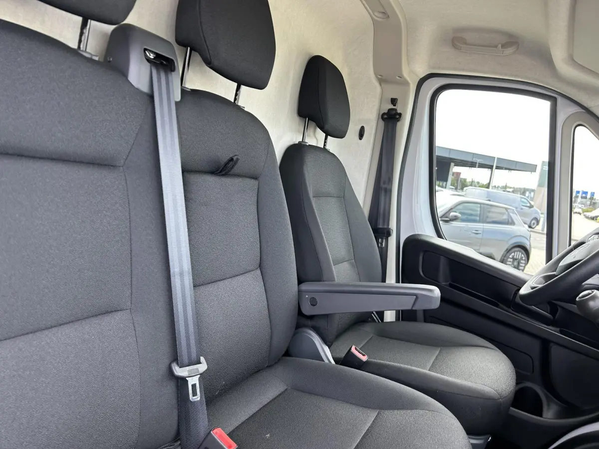 2.2 BlueHDi 120 S&S L2H2 3.3t | 2x Schuifdeur | Navigatie | Climate Control |