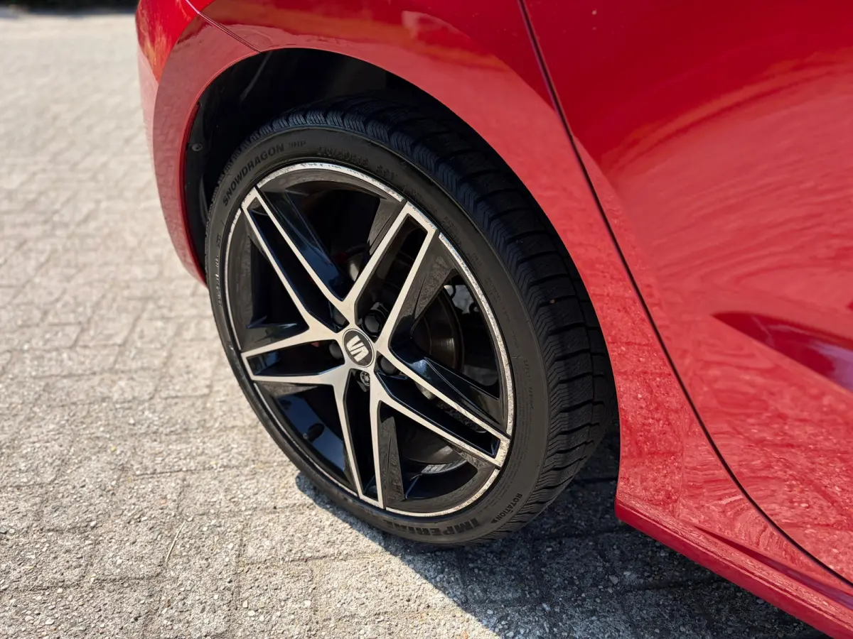 1.0 TSI FR 116PK I 6 BAK I CARPLAY I ALCANTARA I CAMERA I PDC
