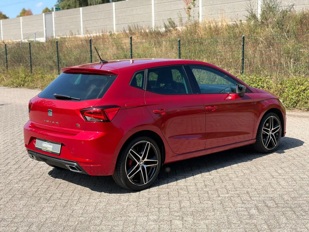 1.0 TSI FR 116PK I 6 BAK I CARPLAY I ALCANTARA I CAMERA I PDC