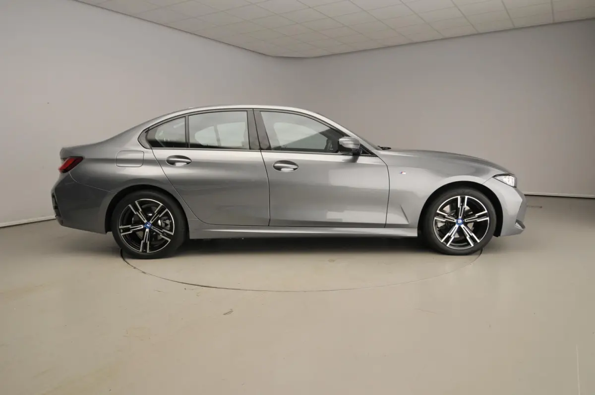 320e | M-Sportpakket | LED | Navigatie | Sportstoelen | Lendensteunen | DAB | Hifi speakers | Alu 18 inch