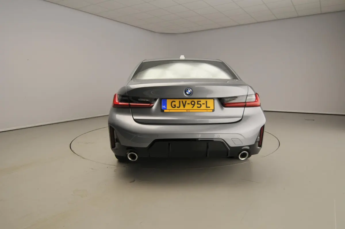320e | M-Sportpakket | LED | Navigatie | Sportstoelen | Lendensteunen | DAB | Hifi speakers | Alu 18 inch