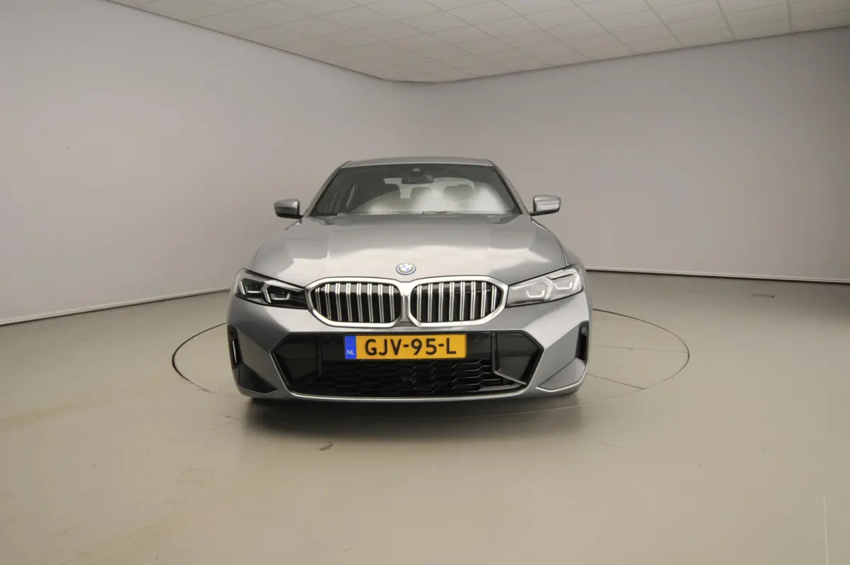 320e | M-Sportpakket | LED | Navigatie | Sportstoelen | Lendensteunen | DAB | Hifi speakers | Alu 18 inch