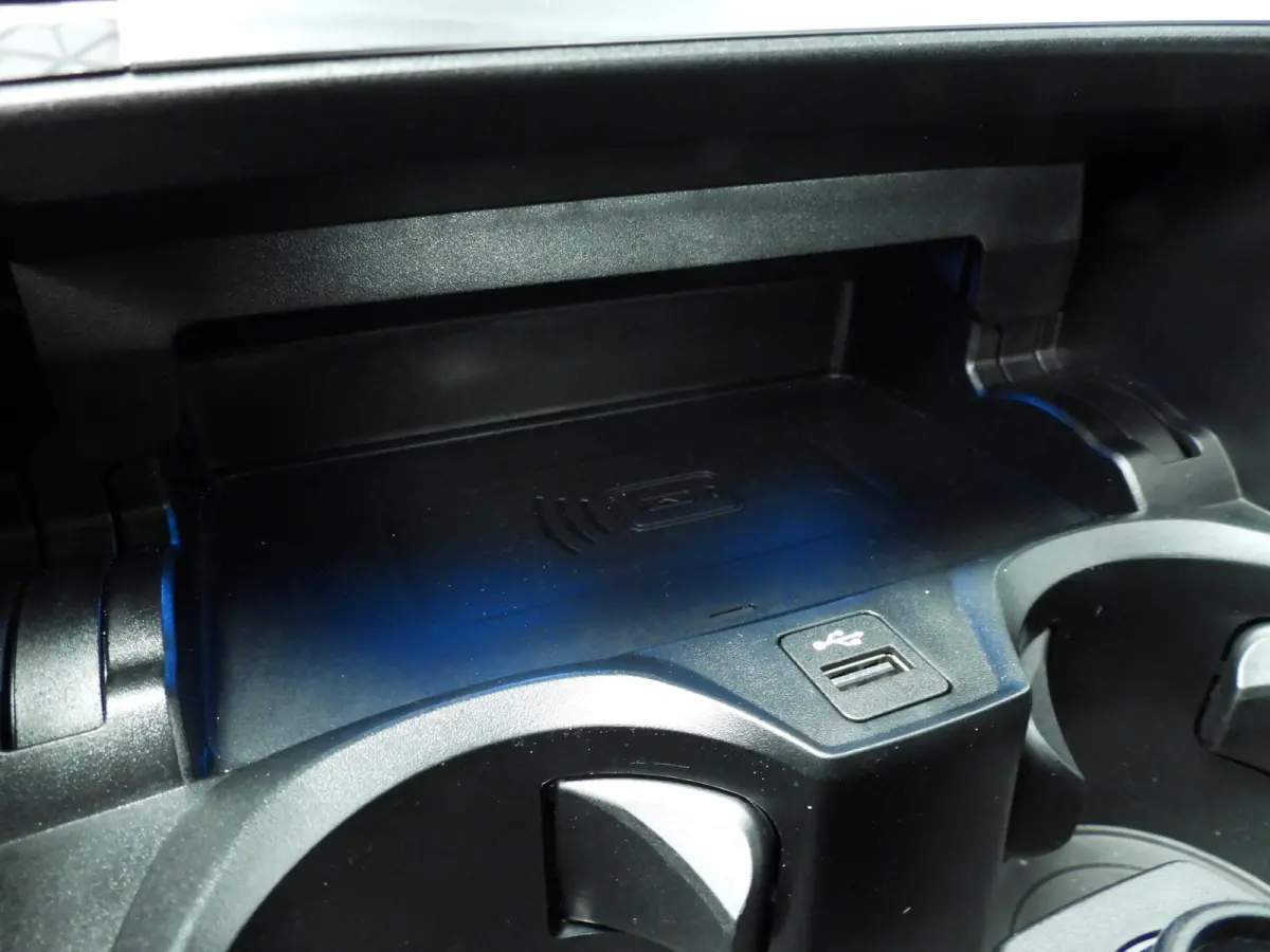 320e | M-Sportpakket | LED | Navigatie | Sportstoelen | Lendensteunen | DAB | Hifi speakers | Alu 18 inch