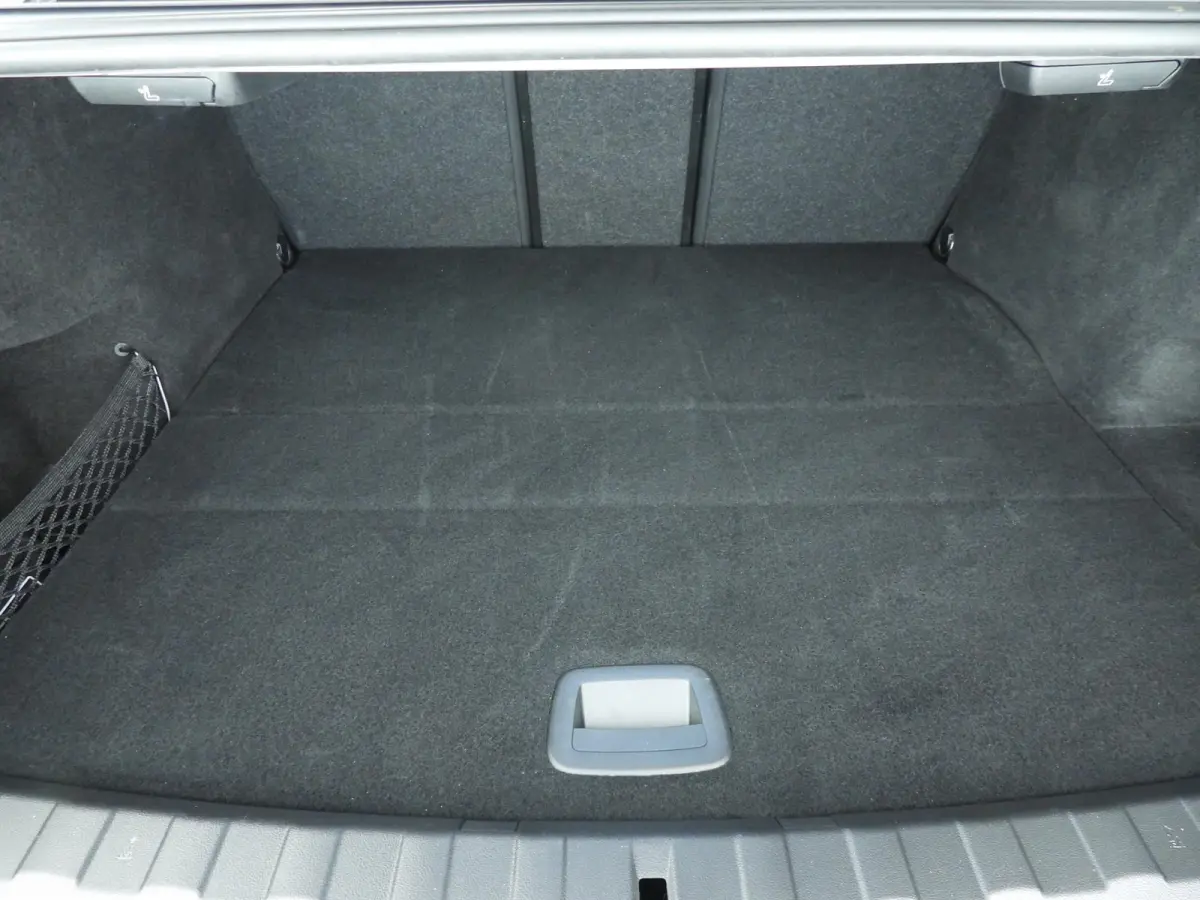 320e | M-Sportpakket | LED | Navigatie | Sportstoelen | Lendensteunen | DAB | Hifi speakers | Alu 18 inch