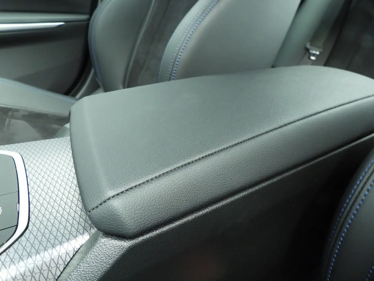 320e | M-Sportpakket | LED | Navigatie | Sportstoelen | Lendensteunen | DAB | Hifi speakers | Alu 18 inch