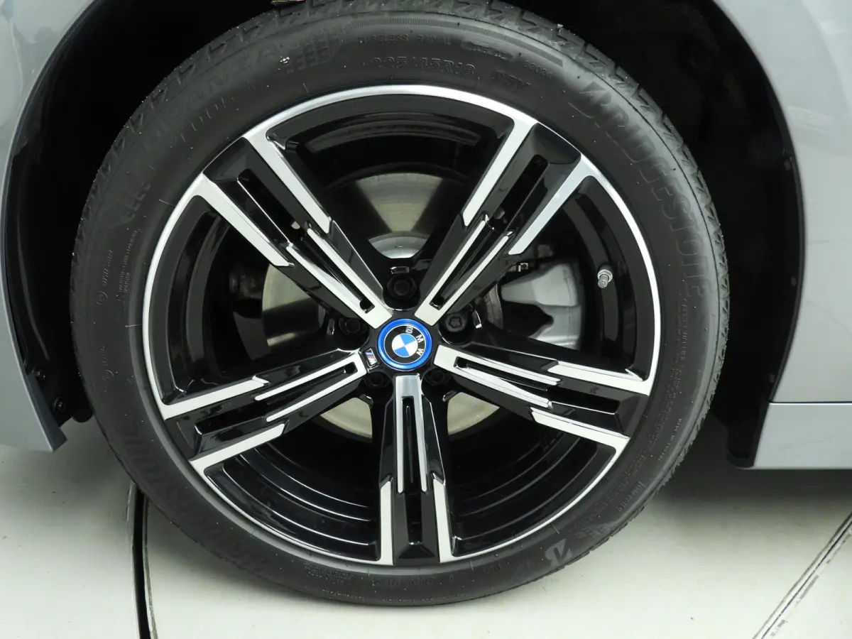 320e | M-Sportpakket | LED | Navigatie | Sportstoelen | Lendensteunen | DAB | Hifi speakers | Alu 18 inch