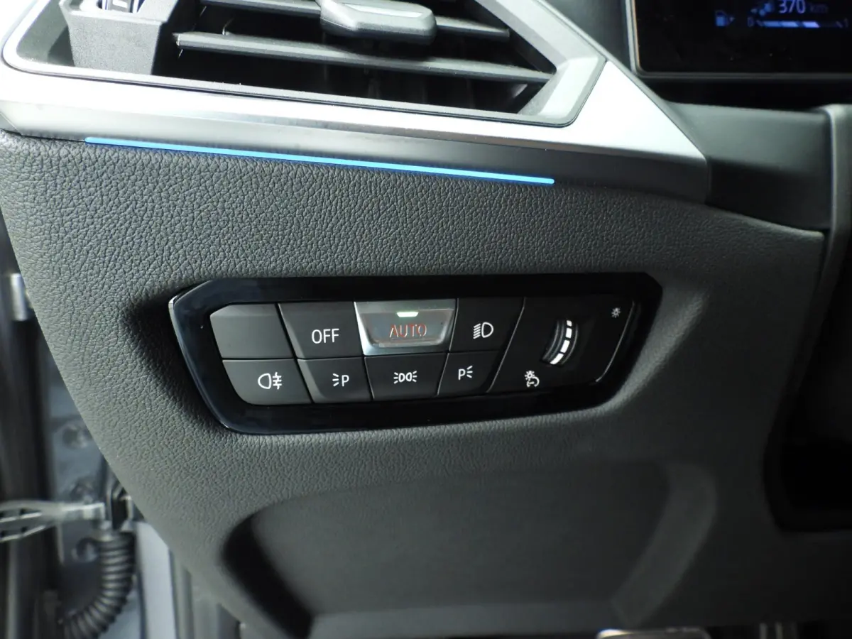 320e | M-Sportpakket | LED | Navigatie | Sportstoelen | Lendensteunen | DAB | Hifi speakers | Alu 18 inch