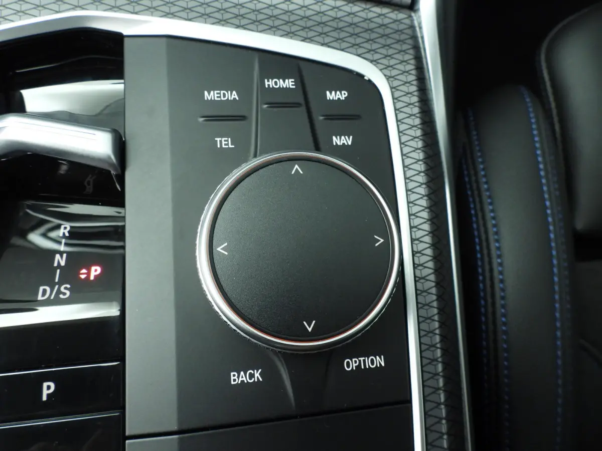 320e | M-Sportpakket | LED | Navigatie | Sportstoelen | Lendensteunen | DAB | Hifi speakers | Alu 18 inch