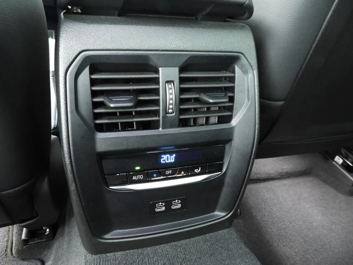 320e | M-Sportpakket | LED | Navigatie | Sportstoelen | Lendensteunen | DAB | Hifi speakers | Alu 18 inch