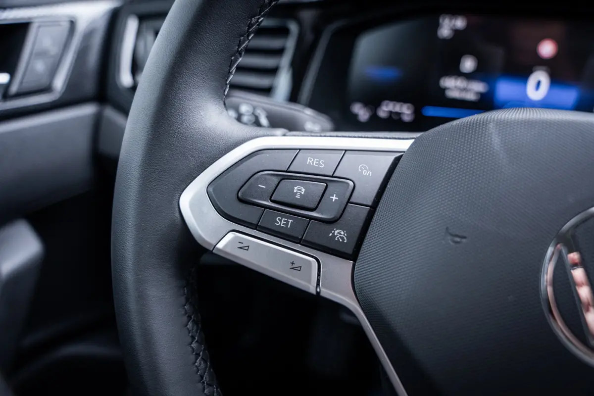 Life Edition | 'App-Connect' smartphone integratie | Airconditioning automatisch (Climatronic), 2-zone | Buitenspiegels elektrisch instel- verwarm- en inklapbaar