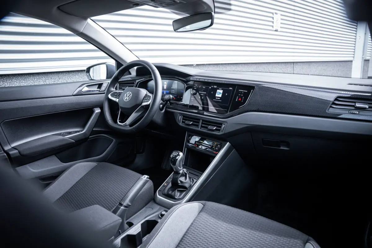 Life Edition | 'App-Connect' smartphone integratie | Airconditioning automatisch (Climatronic), 2-zone | Buitenspiegels elektrisch instel- verwarm- en inklapbaar