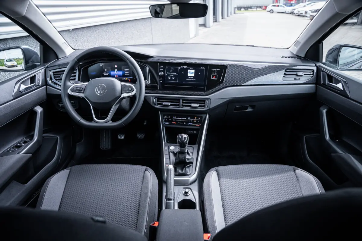 Life Edition | 'App-Connect' smartphone integratie | Airconditioning automatisch (Climatronic), 2-zone | Buitenspiegels elektrisch instel- verwarm- en inklapbaar
