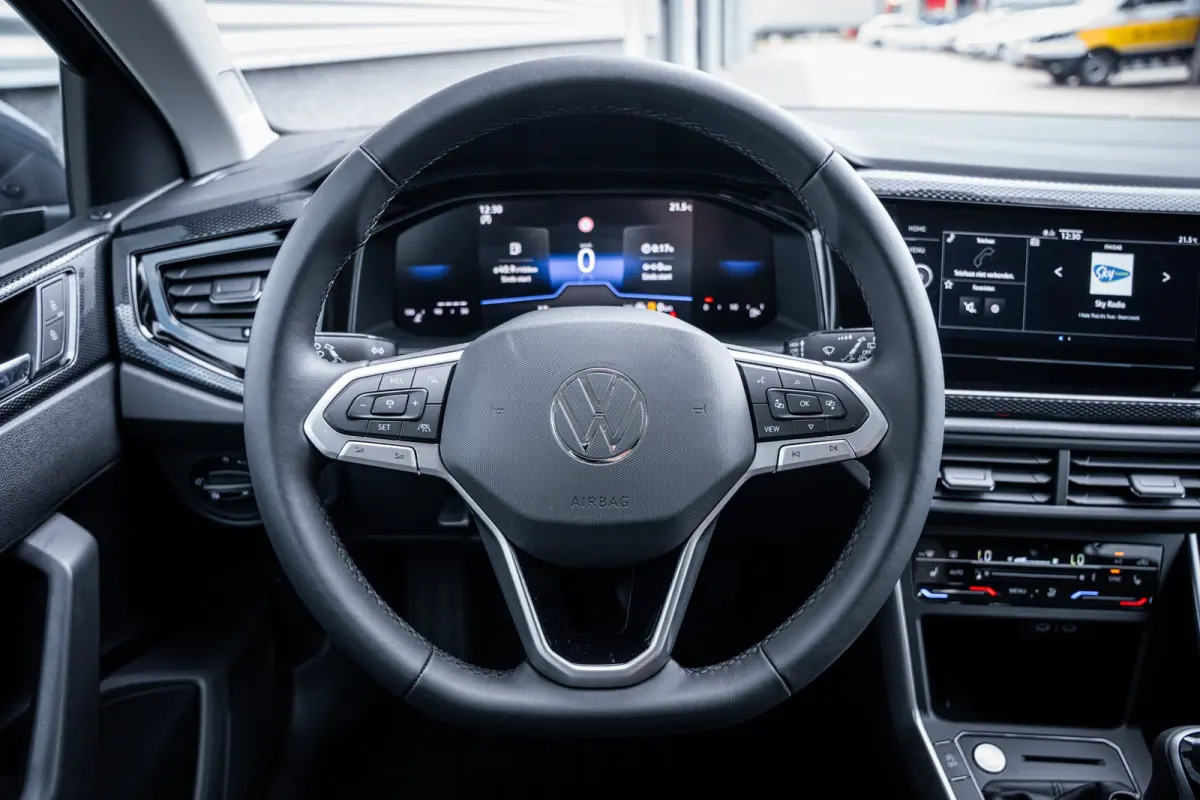Life Edition | 'App-Connect' smartphone integratie | Airconditioning automatisch (Climatronic), 2-zone | Buitenspiegels elektrisch instel- verwarm- en inklapbaar