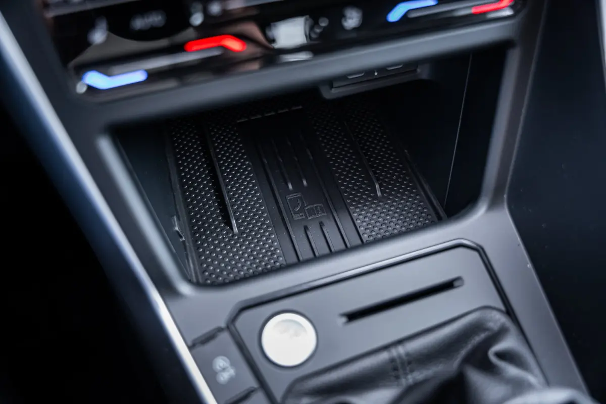 Life Edition | 'App-Connect' smartphone integratie | Airconditioning automatisch (Climatronic), 2-zone | Buitenspiegels elektrisch instel- verwarm- en inklapbaar