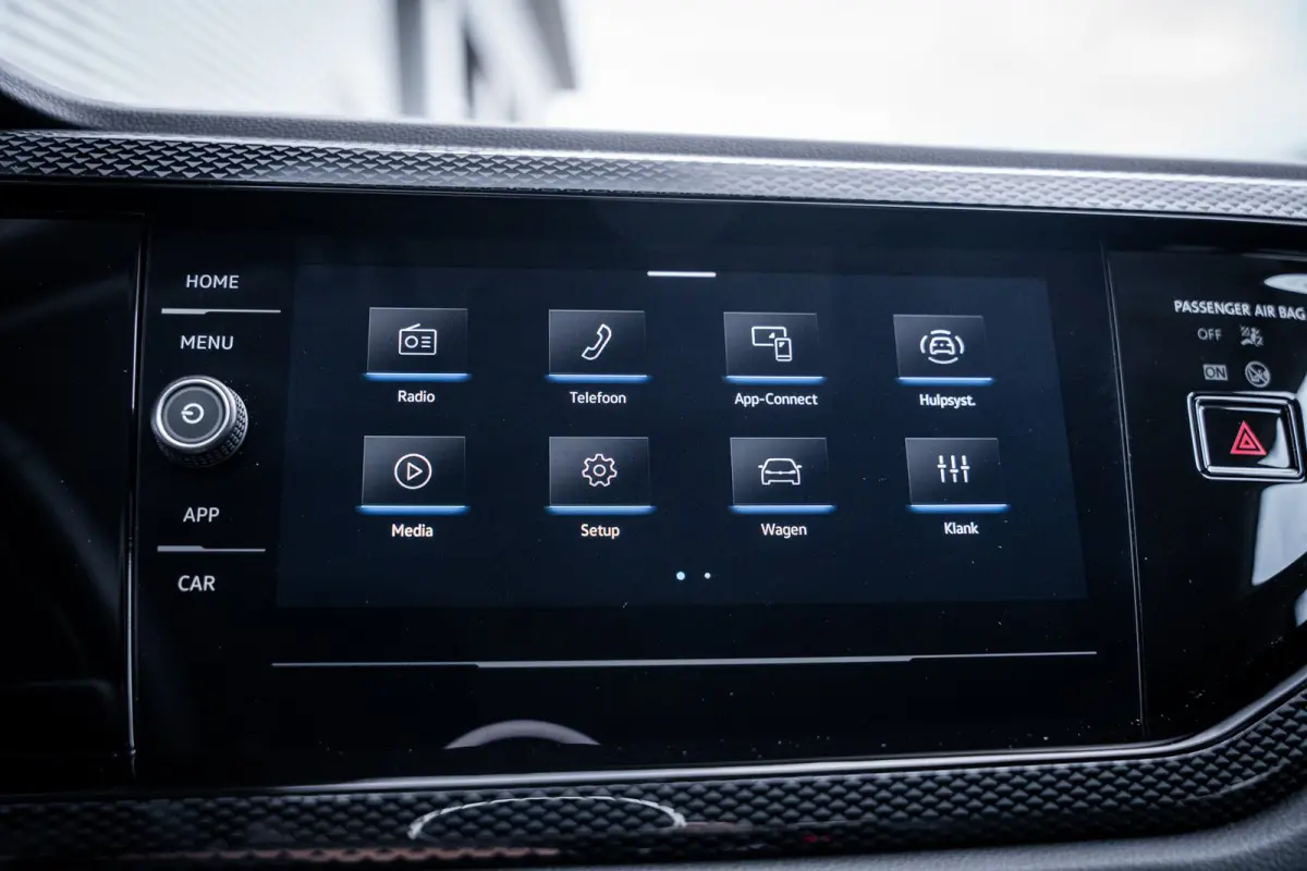 Life Edition | 'App-Connect' smartphone integratie | Airconditioning automatisch (Climatronic), 2-zone | Buitenspiegels elektrisch instel- verwarm- en inklapbaar