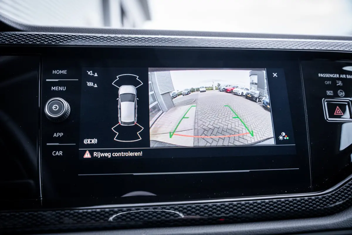 Life Edition | 'App-Connect' smartphone integratie | Airconditioning automatisch (Climatronic), 2-zone | Buitenspiegels elektrisch instel- verwarm- en inklapbaar