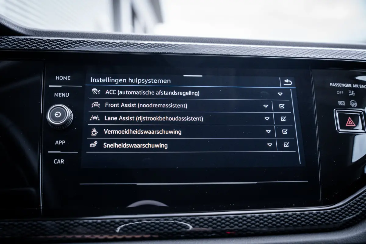 Life Edition | 'App-Connect' smartphone integratie | Airconditioning automatisch (Climatronic), 2-zone | Buitenspiegels elektrisch instel- verwarm- en inklapbaar