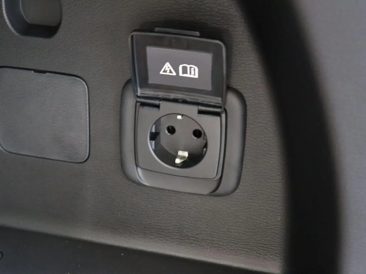 2.4 PHEV Instyle | Trekhaak | Stoelverwarming Voor en Achter | Elektrische Achterklep | Yamaha audio | Panoramadak | Stoelmassage |