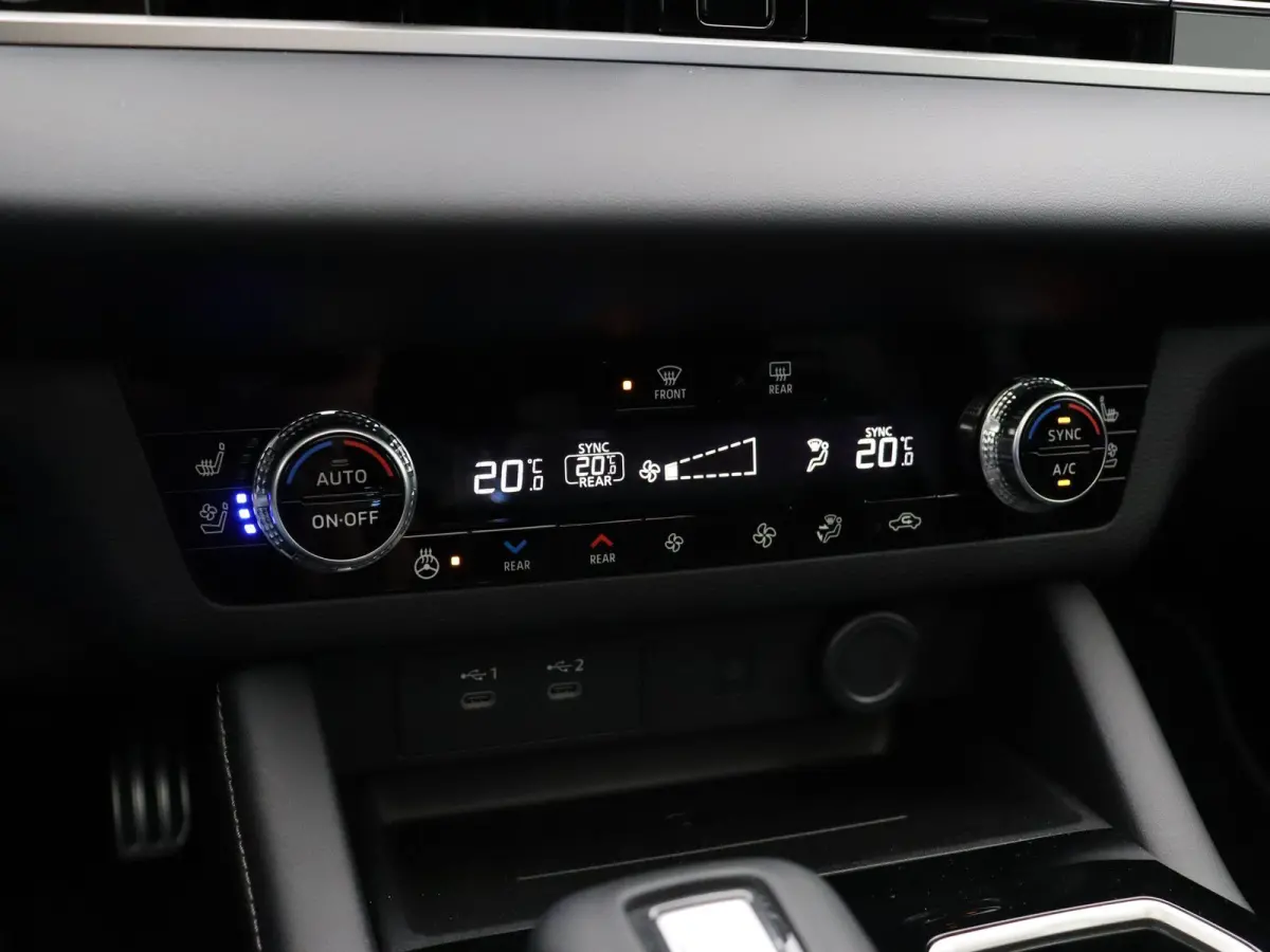 2.4 PHEV Instyle | Trekhaak | Stoelverwarming Voor en Achter | Elektrische Achterklep | Yamaha audio | Panoramadak | Stoelmassage |