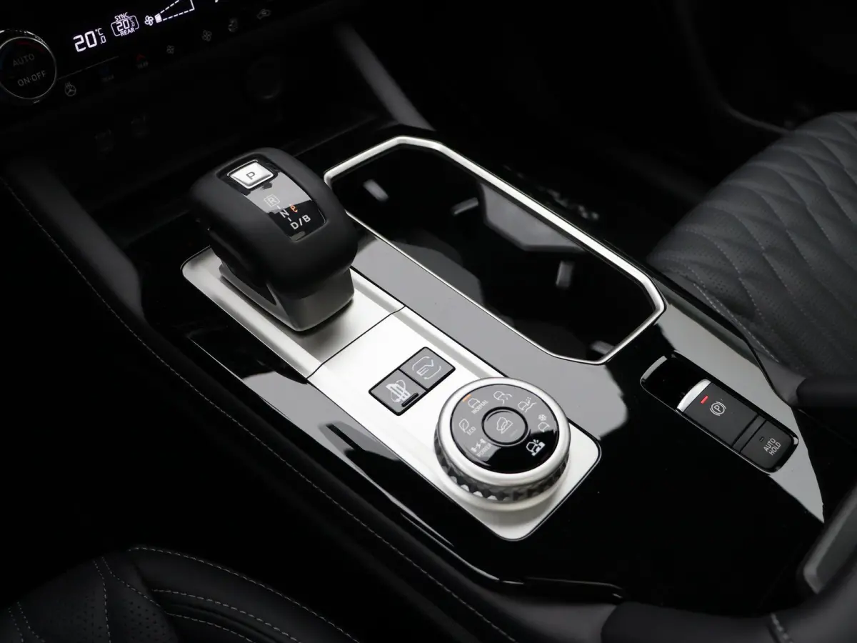 2.4 PHEV Instyle | Trekhaak | Stoelverwarming Voor en Achter | Elektrische Achterklep | Yamaha audio | Panoramadak | Stoelmassage |