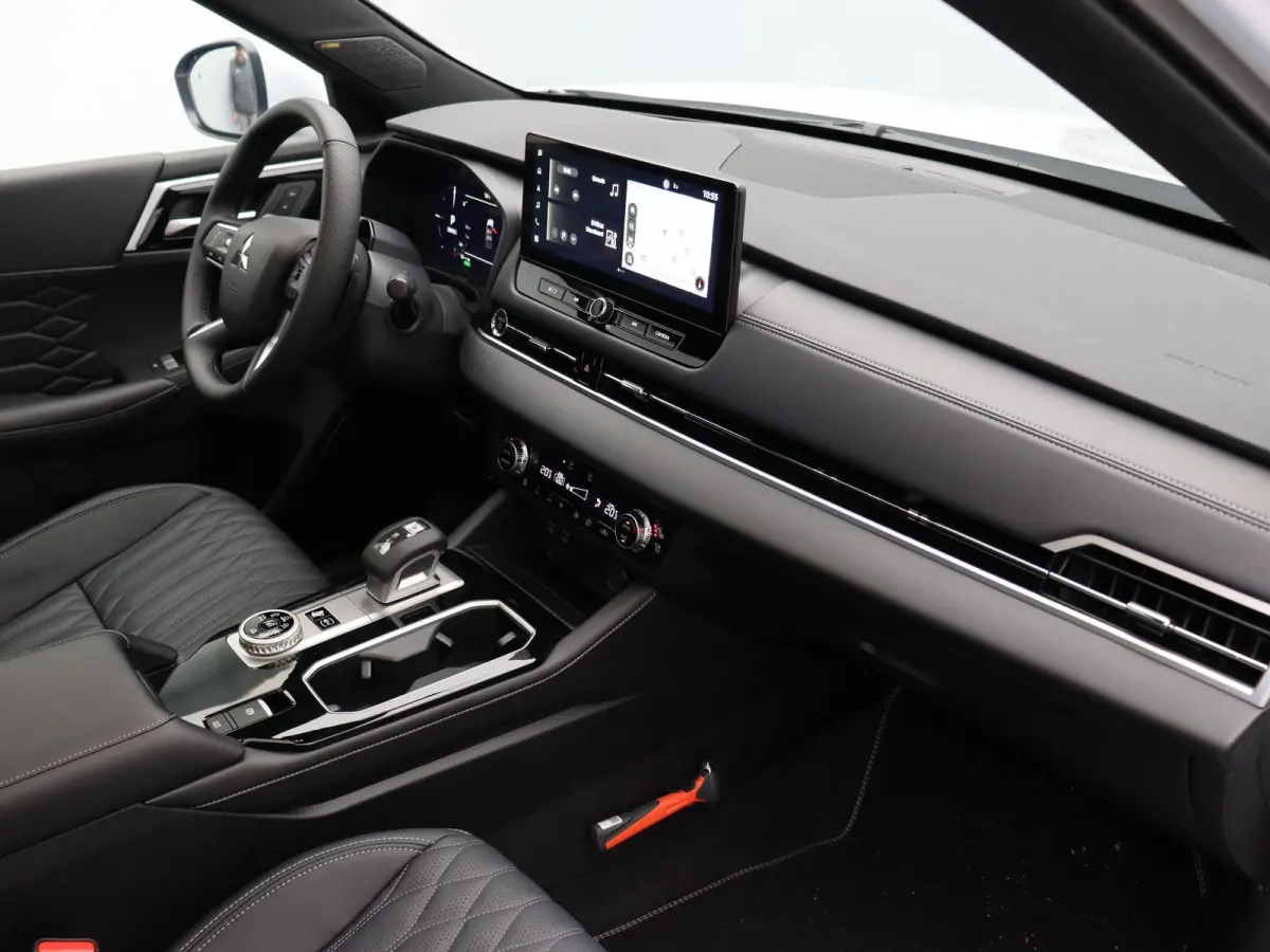 2.4 PHEV Instyle | Trekhaak | Stoelverwarming Voor en Achter | Elektrische Achterklep | Yamaha audio | Panoramadak | Stoelmassage |