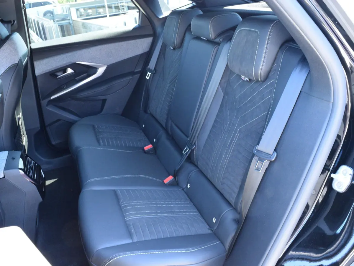 1.6 plug-in Hybrid 225 GT l 360 camera l Schuif/ kanteldak l Elektrische AGR voorstoelen l