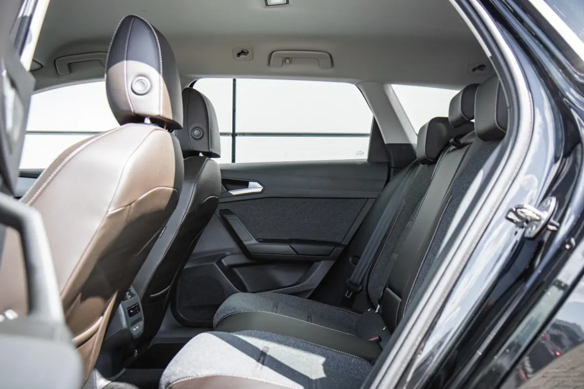 1.4 TSI eHybrid 204pk PHEV FR Business Intense | SoH 99% | Voorstoelen Verwarmd | full LED Koplampen | Apple Carplay/Android Auto